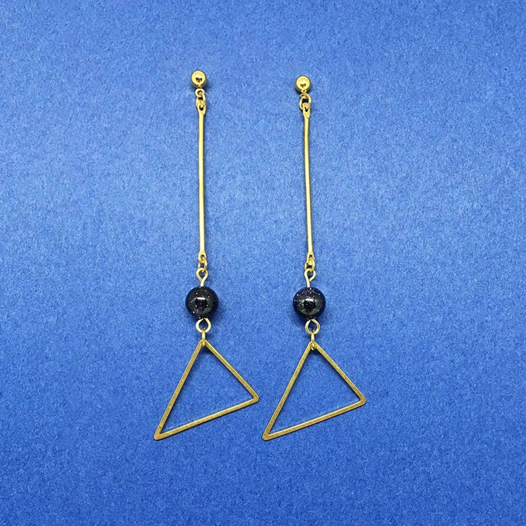 三角形 深蓝::可改夹式 Earrings / 一对 / 金蓝砂石 垂钓耳环 / 礼物定制设计 - 耳环/耳夹 - 宝石 蓝色