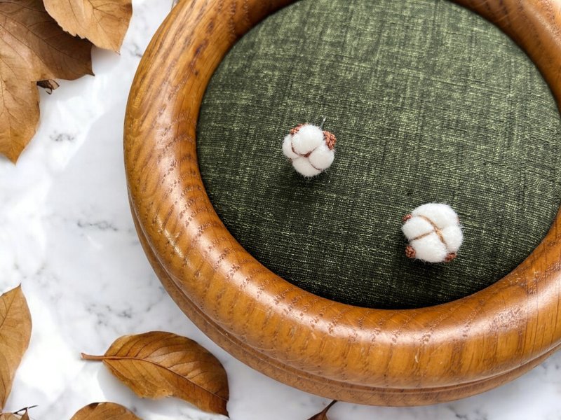 手钩花耳饰。小棉花 - 耳环/耳夹 - 棉．麻 白色