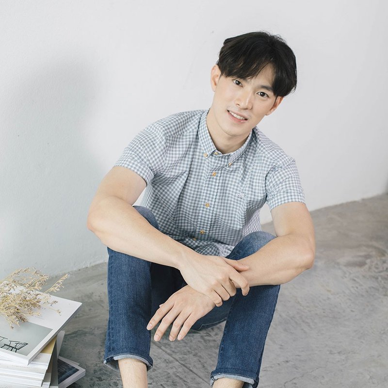 (S 尺寸) 船型折纸 // 蓝灰格纹 // 男款短袖 - 男装衬衫 - 棉．麻 蓝色