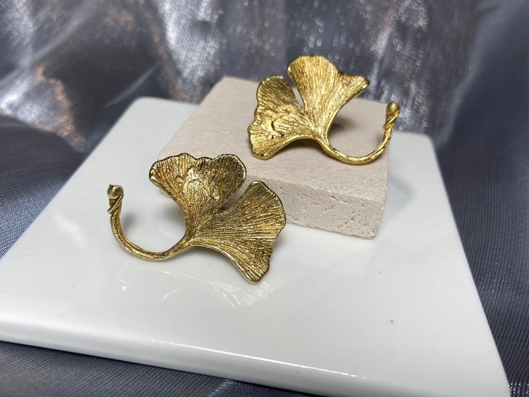 黄铜 银杏叶耳环 - 耳环/耳夹 - 其他金属 金色
