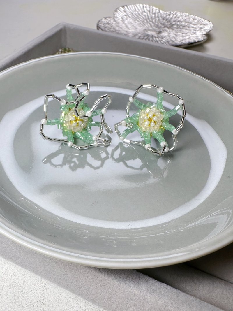 立体花朵线条耳环 - 耳环/耳夹 - 其他金属 