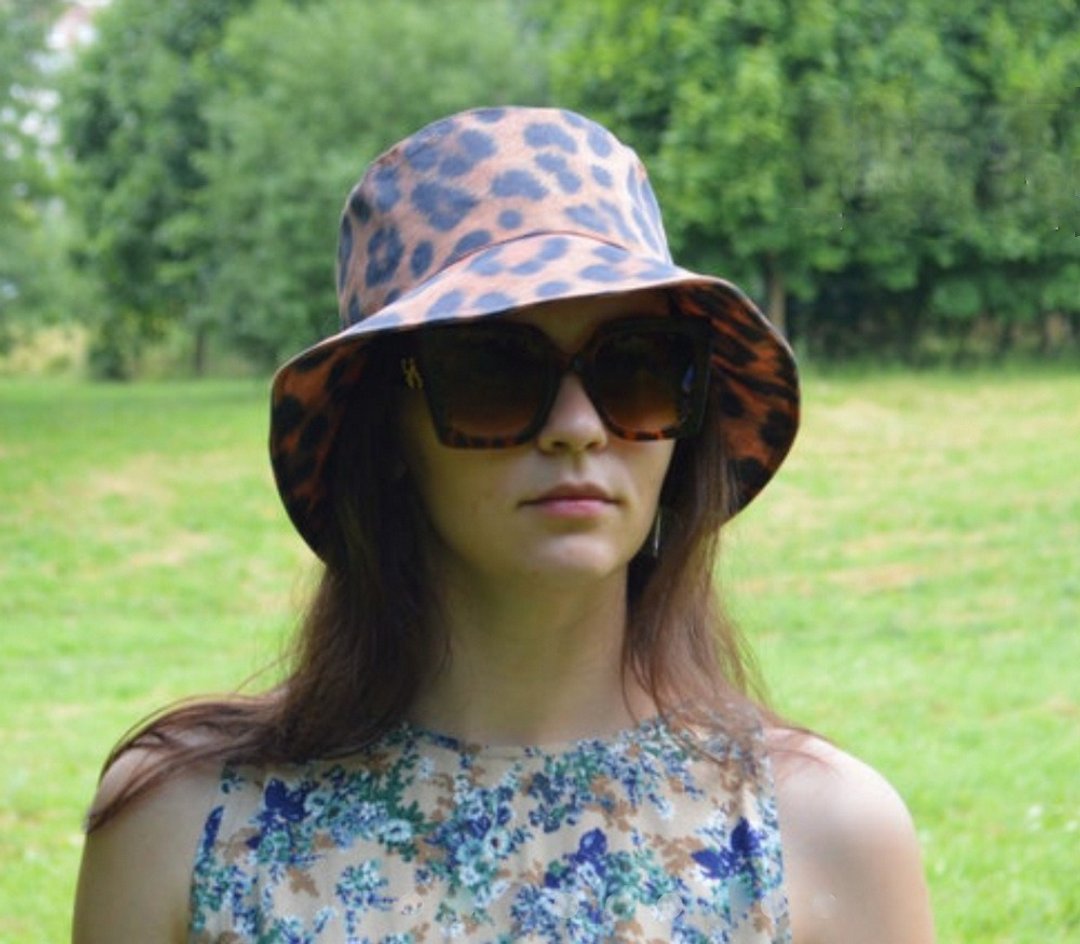 Summer cotton bucket hat with leopard cheetah print. Hat with an animal print. - 帽子 - 棉．麻 咖啡色