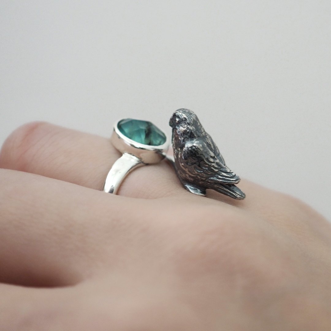Hand-riding lovebird peruvian opal ring - 戒指 - 其他金属 银色