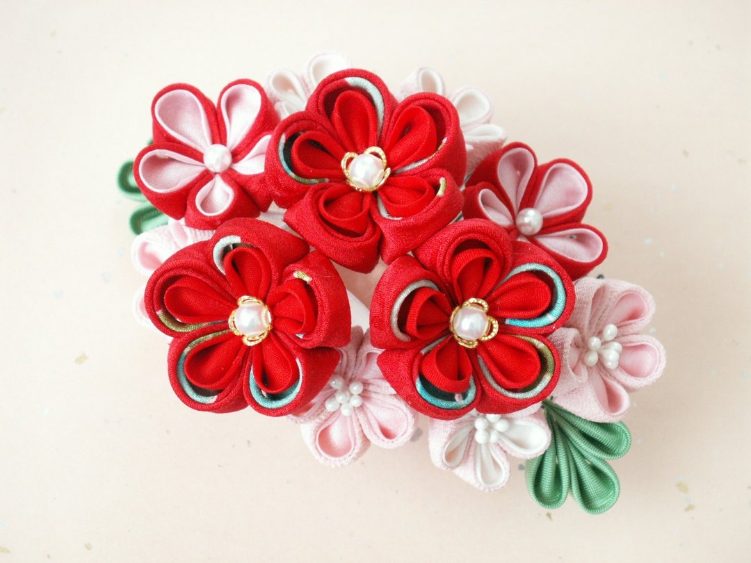 [New] Knob work Hair ornaments for Shichigosan and coming-of-age ceremonies [Bouquet-like hair ornaments, red] - 发饰 - 丝．绢 红色