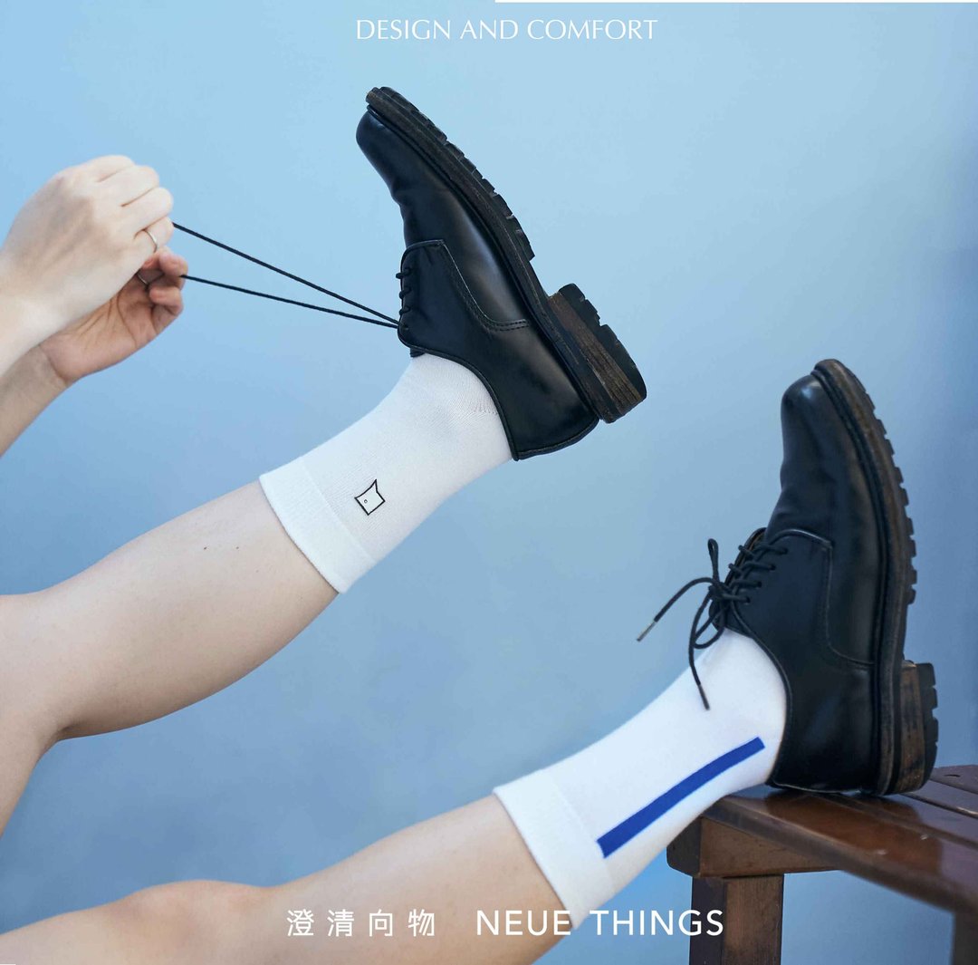 DAILYWEAR纯棉双色系列-侧面线条中筒袜(白蓝) - 袜子 - 棉 白色