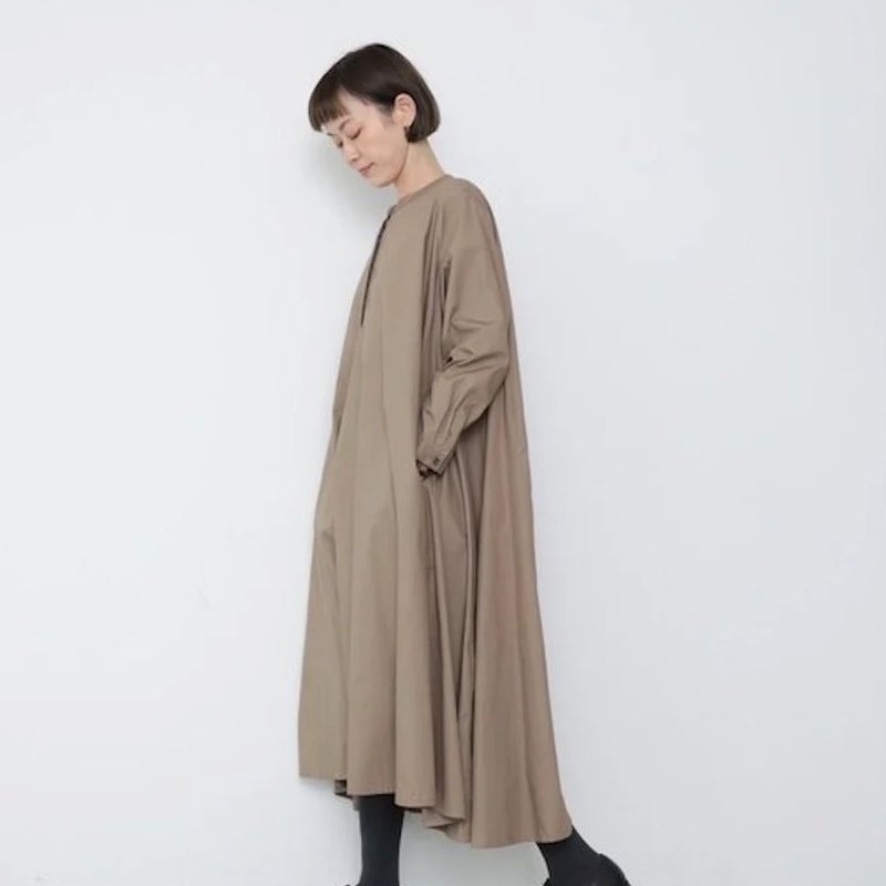 OMAKE.jp 山形裙摆洋装FujisanOnepiece 卡其 - 洋装/连衣裙 - 棉．麻 卡其色