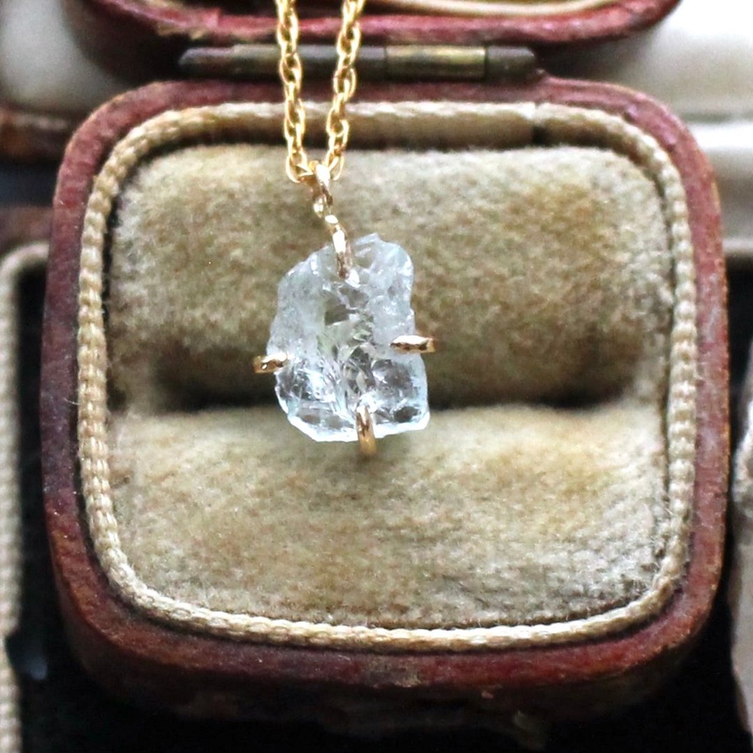 March Birthstone Confidence and Courage K14GF Aquamarine Rough Natural Stone Gold Necklace - 项链 - 宝石 蓝色