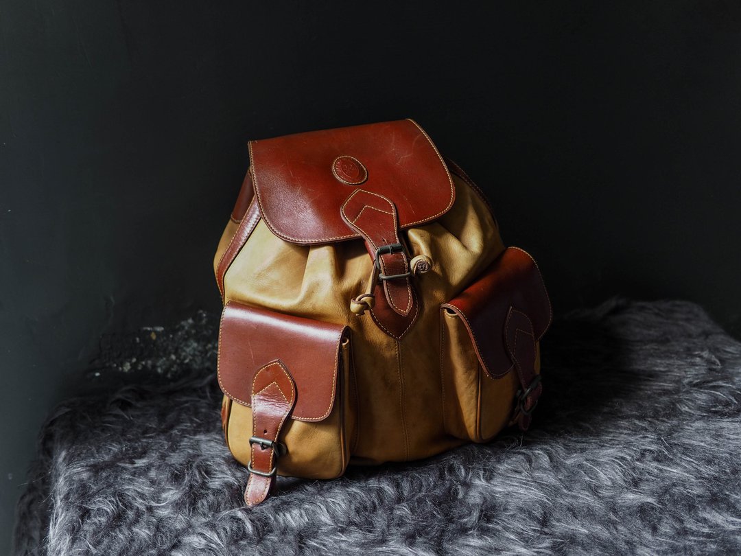 baccio design 焦糖茶褐大口袋 古董厚磅真皮后背包 Vintage bag - 束口袋双肩包 - 真皮 咖啡色