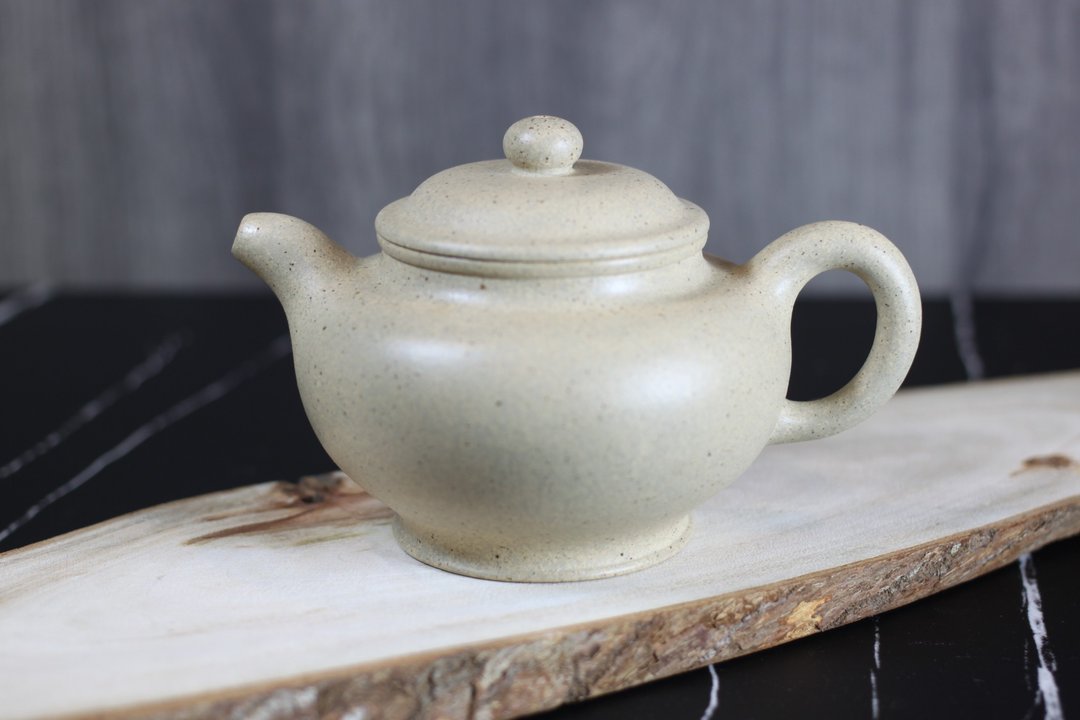 【气质生活】掇只 本山段泥 宜兴紫砂壶 艾越巍老师制 300ml - 茶具/茶杯 - 陶 