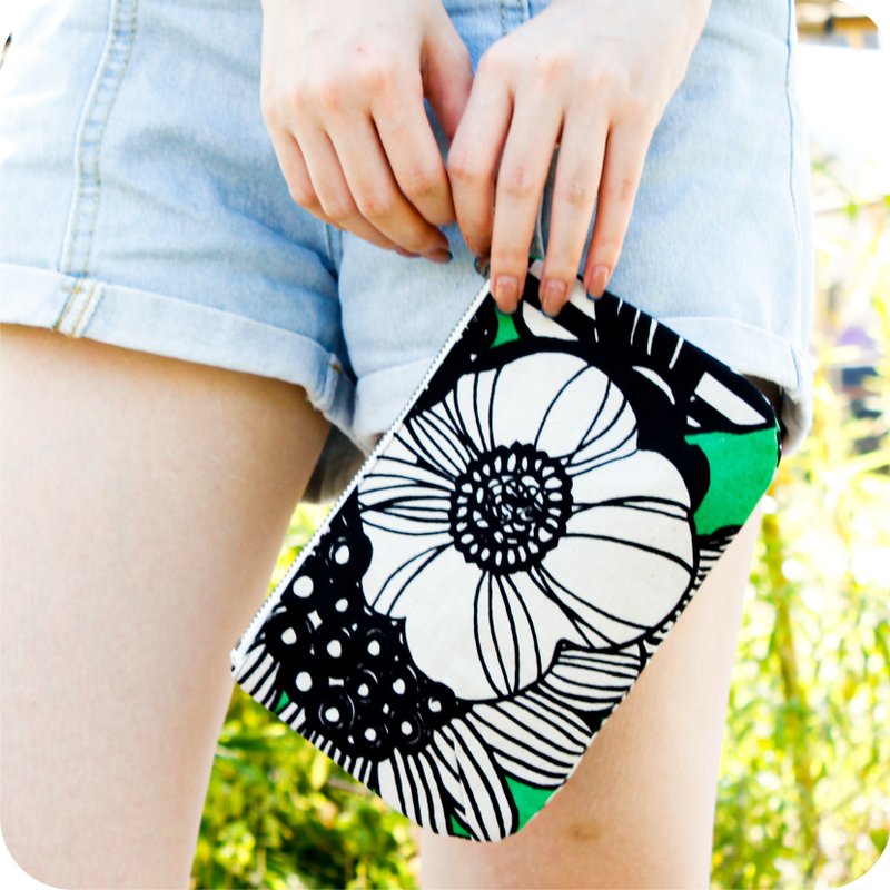 【日本进口名师厚棉麻】湛放大花收纳包 #收纳包 #手作包 - 化妆包/杂物包 - 棉．麻 黑色