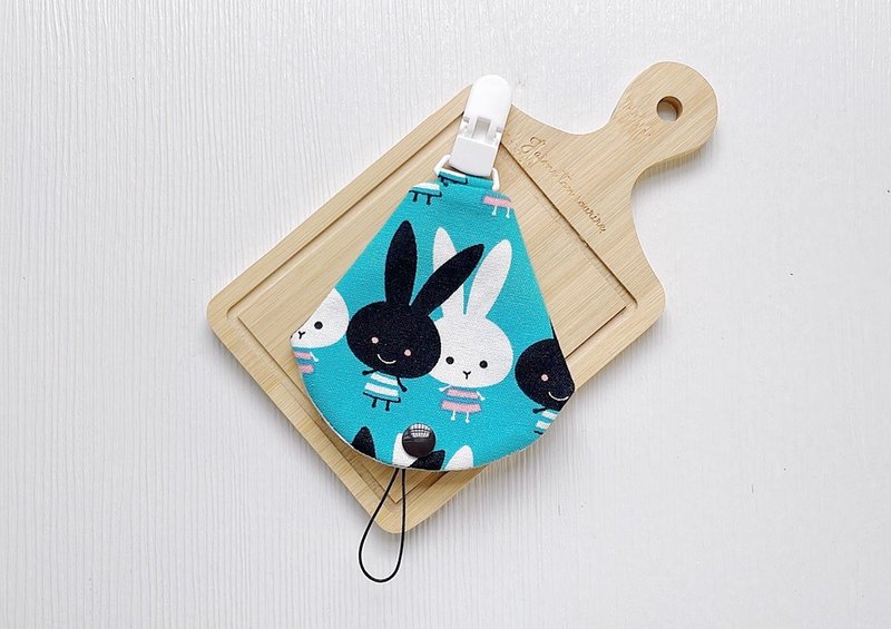 黑白兔 手工奶嘴链+防尘套 扣带奶嘴夹 - 奶瓶/奶嘴 - 棉．麻 