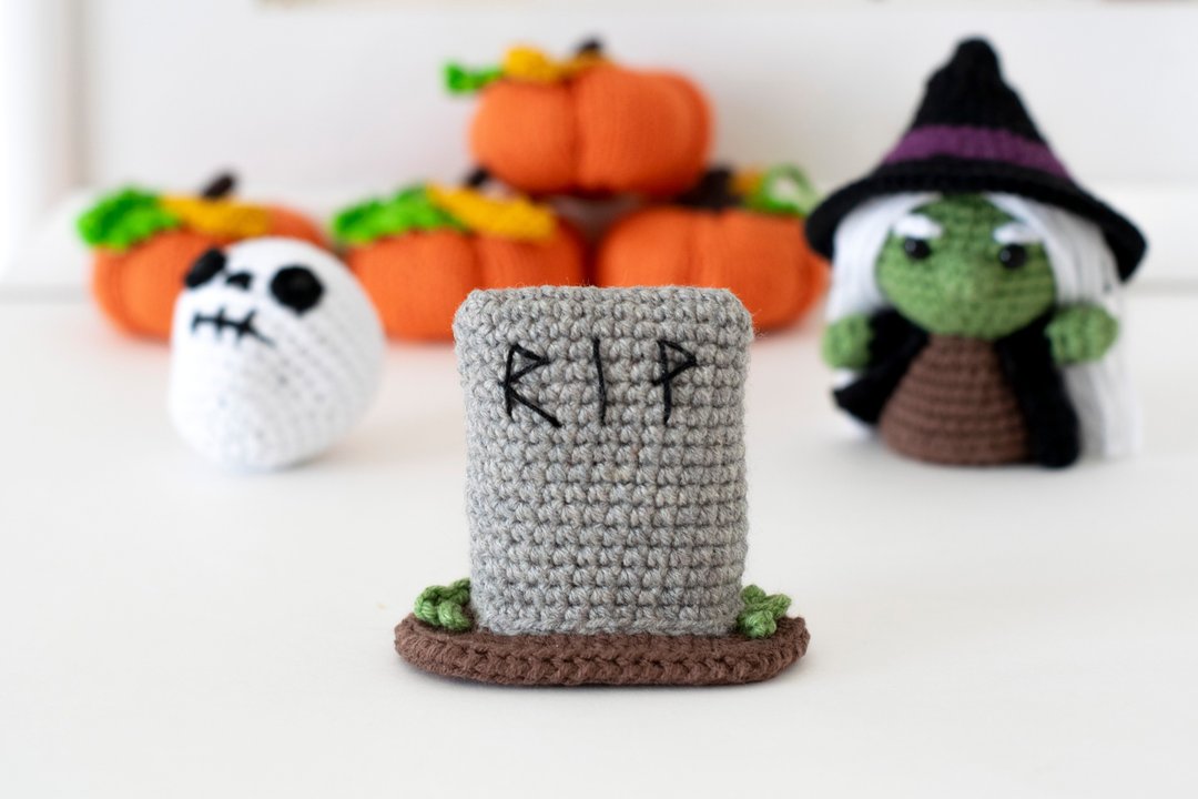 Headstone Halloween sign, Halloween party, table decor, miniature monster toy - 玩偶/公仔 - 棉．麻 灰色