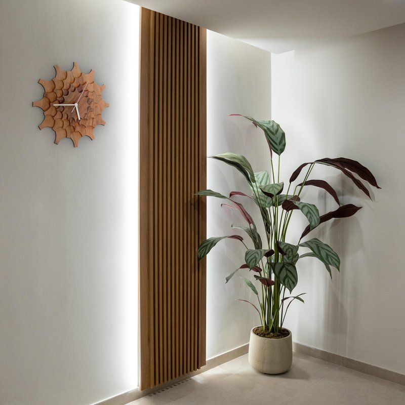 Cogwheel胡桃木 - 由美国胡桃木贴面木材制成的独特时尚挂钟 - 时钟/闹钟 - 木头 咖啡色