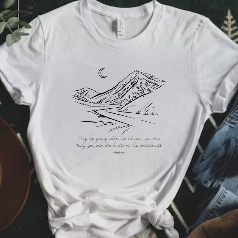 Only by going alone 山在呼唤 中性短袖上衣 健行登山户外 - 女装 T 恤 - 棉．麻 白色