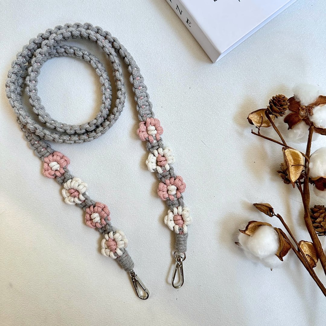 Macrame 编织花花手机挂绳 双色款 - 挂绳/吊绳 - 棉．麻 卡其色