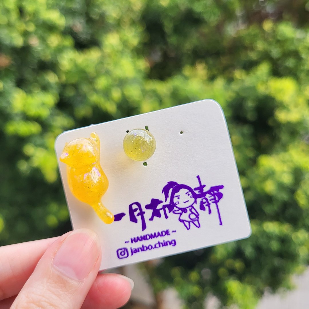 阳光球猫耳环 - 耳环/耳夹 - 树脂 