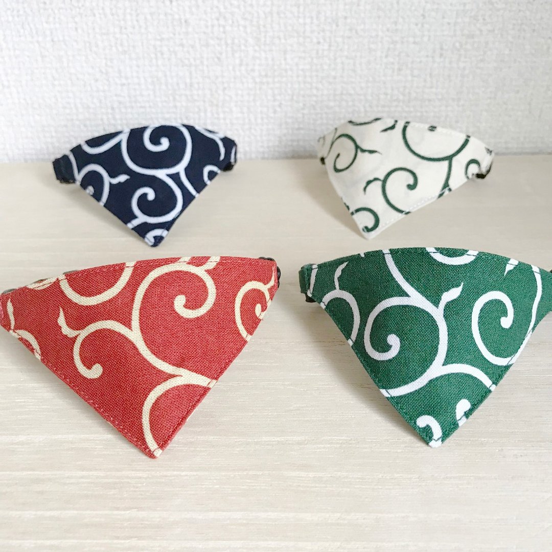 Fine arabesque pattern, bandana-style collar for cats with square hooks, from kittens to adult cats - 项圈/牵绳 - 棉 