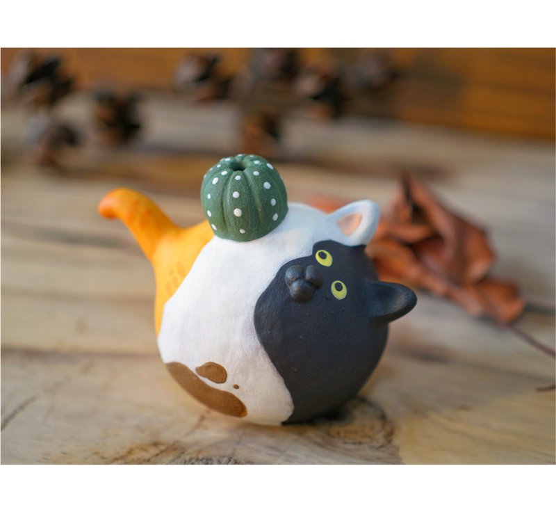 小花器・被兜打的三花猫 陶偶 - 摆饰 - 陶 多色