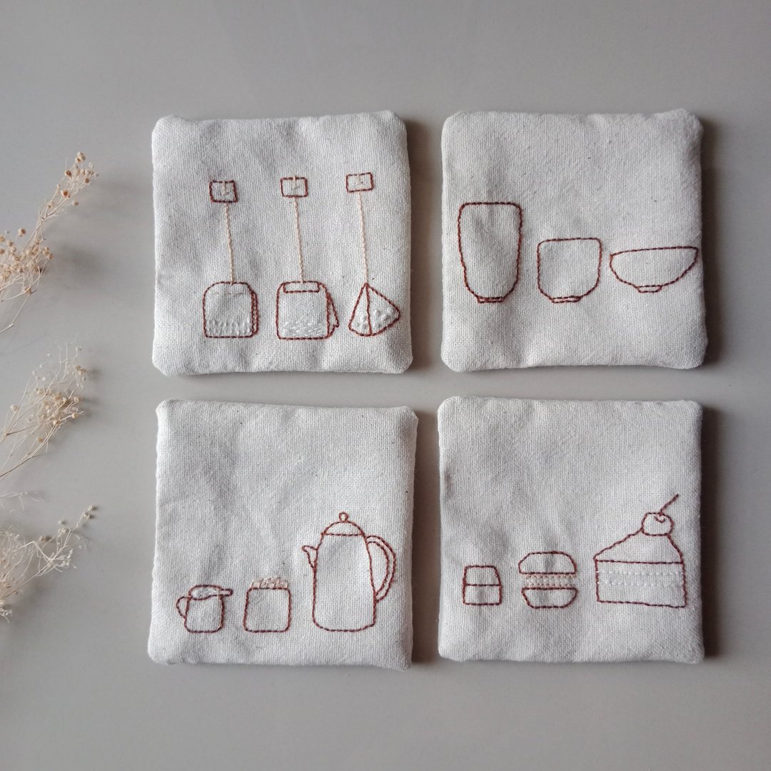 Tea coaster set hand embroidered cotton fabric 4PCSdifferent - 杯垫 - 棉 白色
