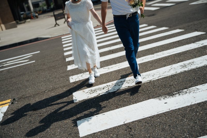送给彼此的情人节【防泼水小白鞋】男女款 情侣 夫妻 交换礼物 - 女款休闲鞋 - 棉．麻 白色