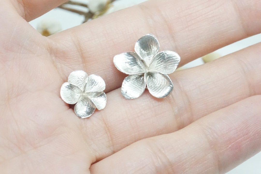 纷雪/桐花/纯银耳环(大) - 耳环/耳夹 - 其他金属 银色