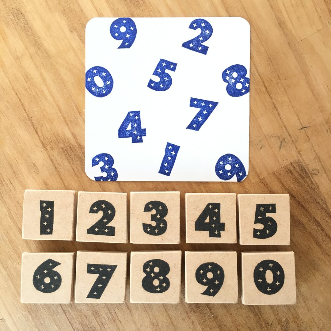 No hands to make album Cross pattern figures - 印章/印台 - 其他材质 白色
