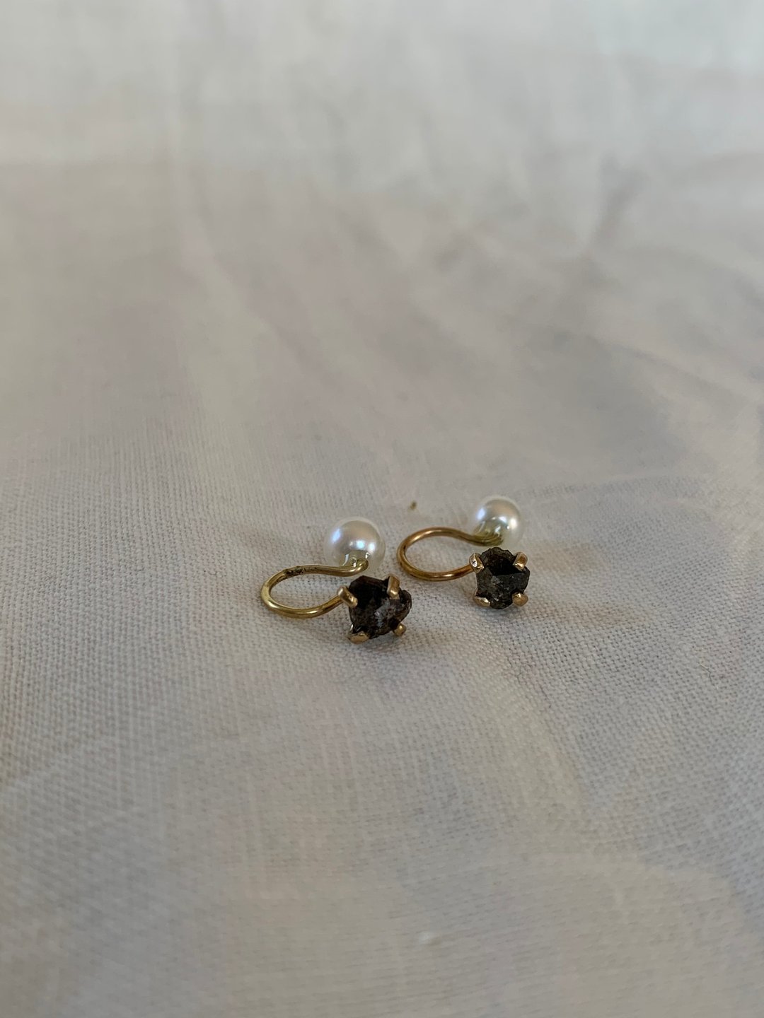 Pepper diamond and pearl clip earrings - 耳环/耳夹 - 钻石 灰色