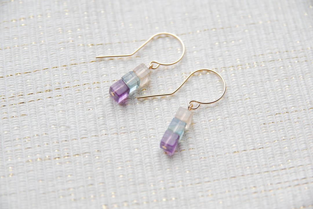 Cube type flow light earrings no.4 14 kgf - 耳环/耳夹 - 石头 紫色