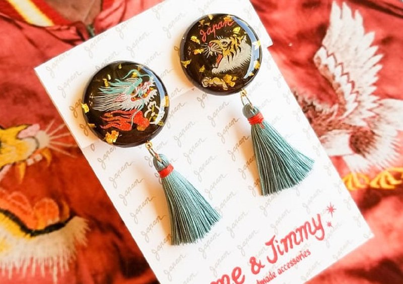 Tiger and Dragon tassel pierced earrings・Clip-On[red x tea] - 耳环/耳夹 - 树脂 咖啡色