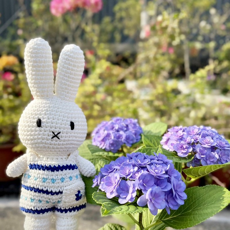 荷兰 Just Dutch | Miffy 米飞兔 和她的新款台夫特蓝吊带裤 - 玩偶/公仔 - 棉．麻 白色