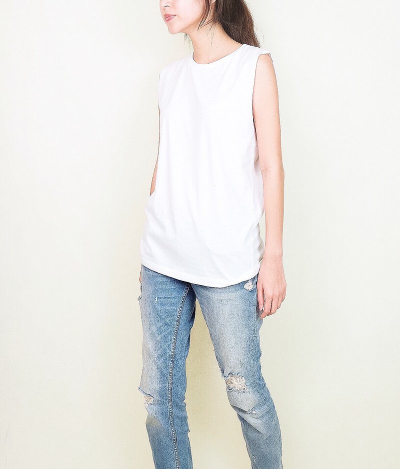 Sleeveless Classic neck top - 女装背心 - 棉．麻 多色