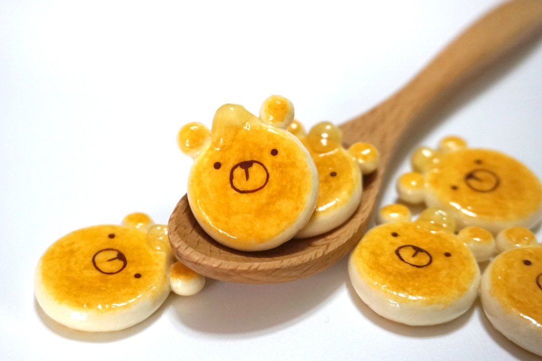 HealingKuma Collection 小熊班戟胸针 | 仿真迷你食物饰物 - 徽章/别针 - 粘土 橘色
