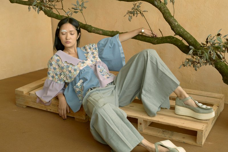 GELÉE 水溶蕾丝＋麂皮拼接喇叭七分袖外套 - 女装休闲/机能外套 - 棉．麻 多色