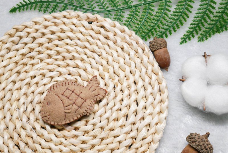 【BooZBoo】发夹 / 别针 帆布鞋 鲷鱼烧 - 胸针 - 其他材质 红色