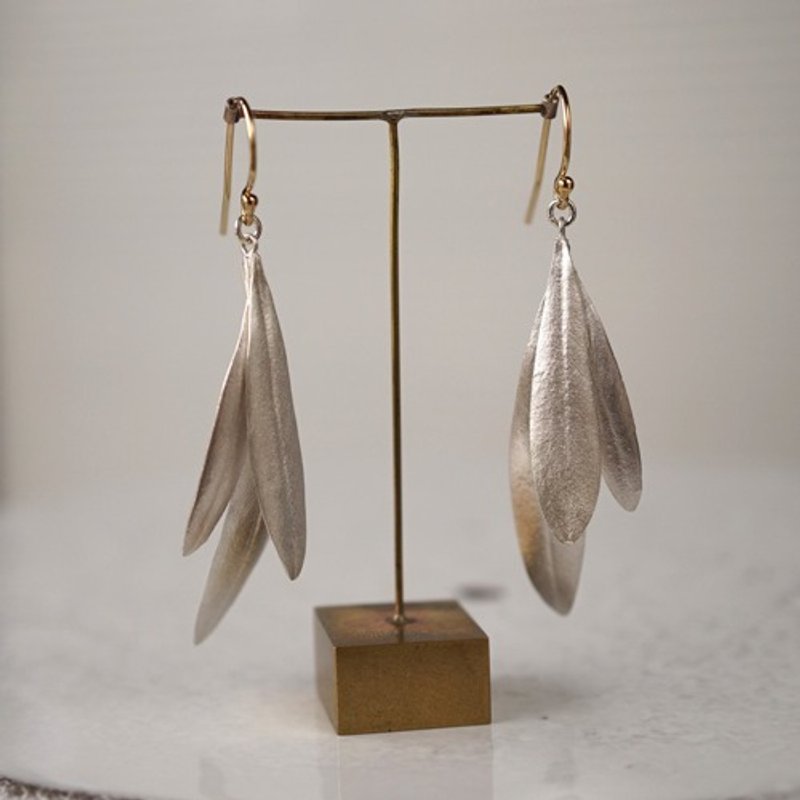Olive leaves earrings {EP050SV} - 耳环/耳夹 - 其他金属 