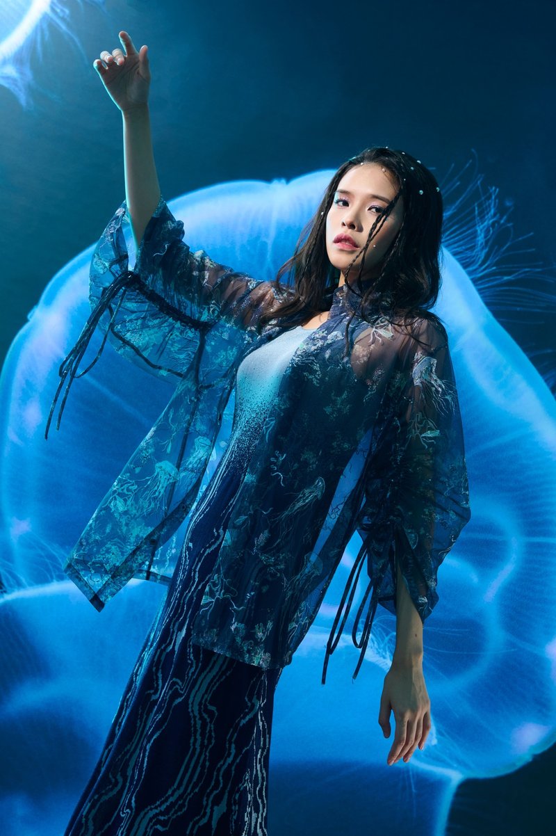 半透束绳衬衫 - 深蓝水母 - 女装衬衫 - 聚酯纤维 蓝色