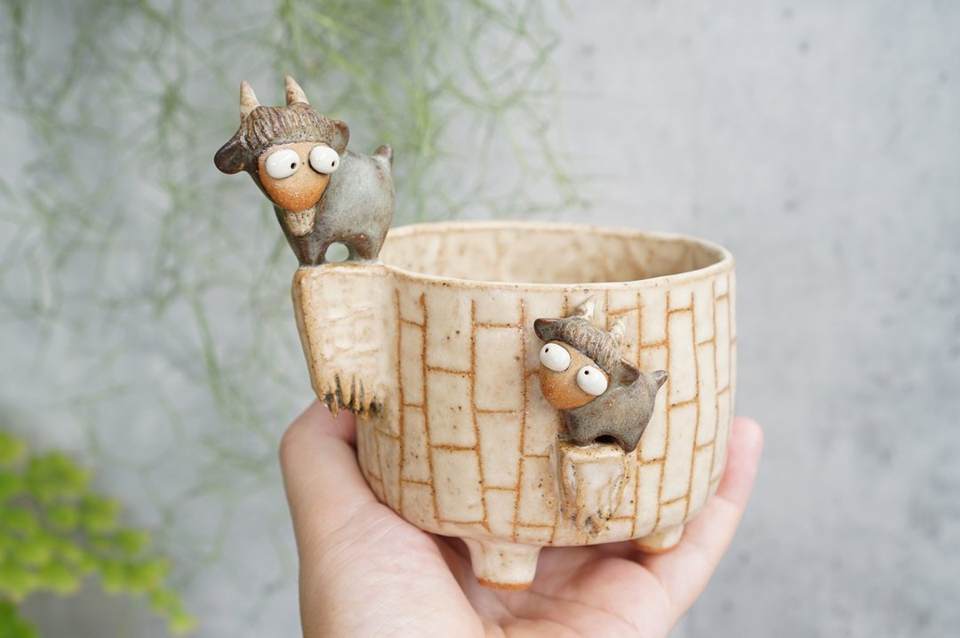 Goat planter succulent - 植栽/盆栽 - 陶 咖啡色
