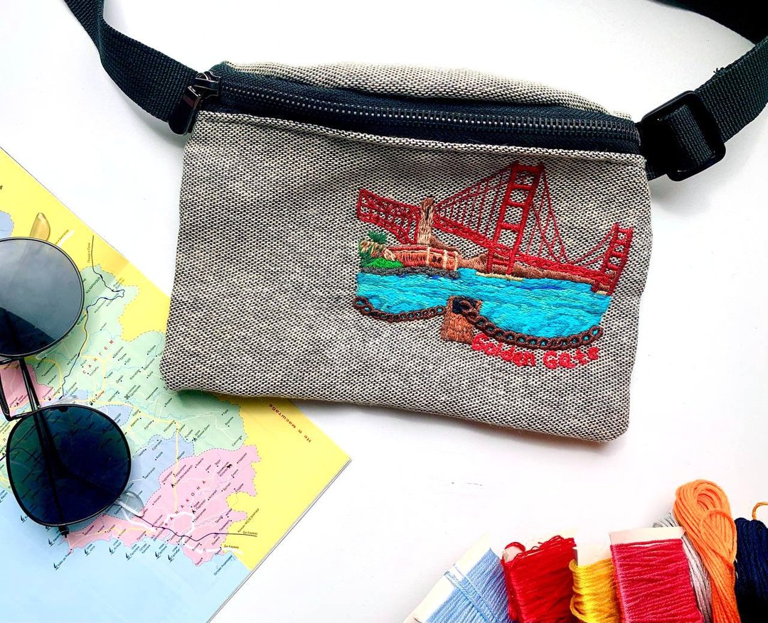 腰包  刺绣腰包 手工刺绣 Hand embroidered fanny pack Hip bag with embroidery Travel bag - 侧背包/斜挎包 - 棉 多色