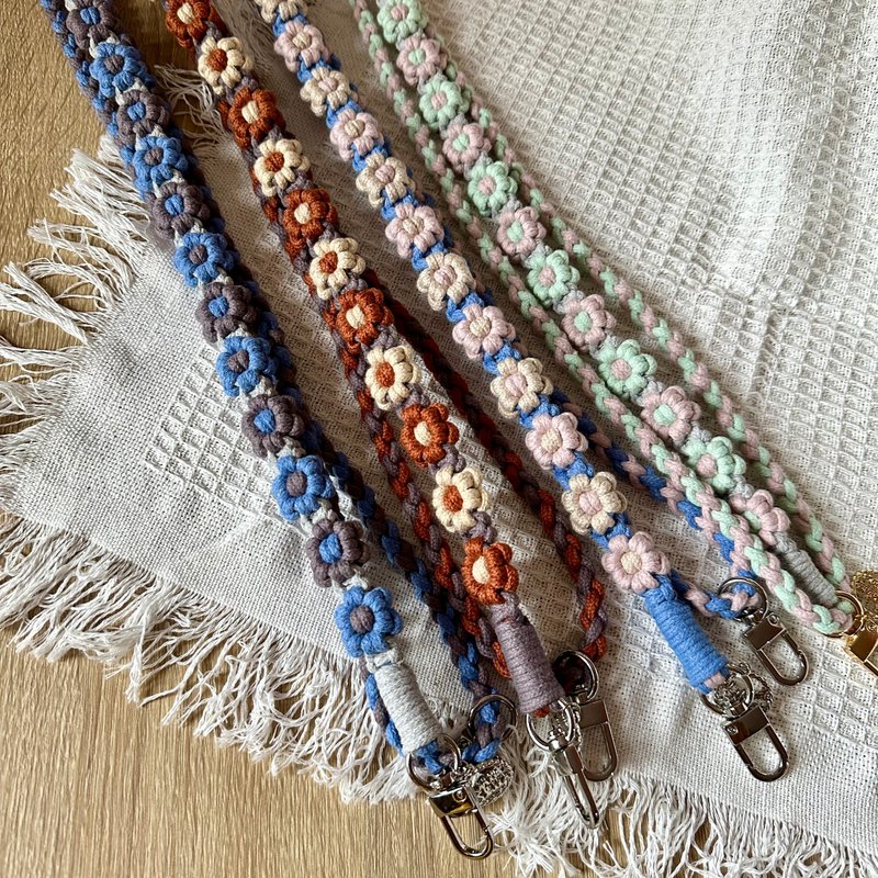 【定制化】可调节长度 双色花 六瓣花花手机挂绳 电话绳 - 挂绳/吊绳 - 棉．麻 