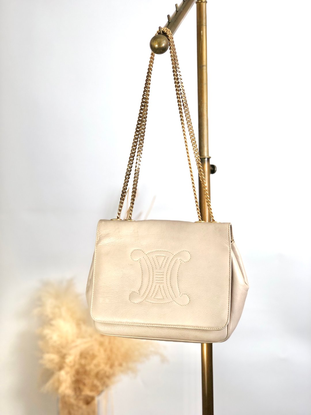 【VintageShop solo 日本直送中古包专卖店】CELINE 腋下包 米白色 经典 Logo 缝线 Triomphe 凯旋门 皮革 链条 复古 em4s7t - 侧背包/斜挎包 - 真皮 咖啡色