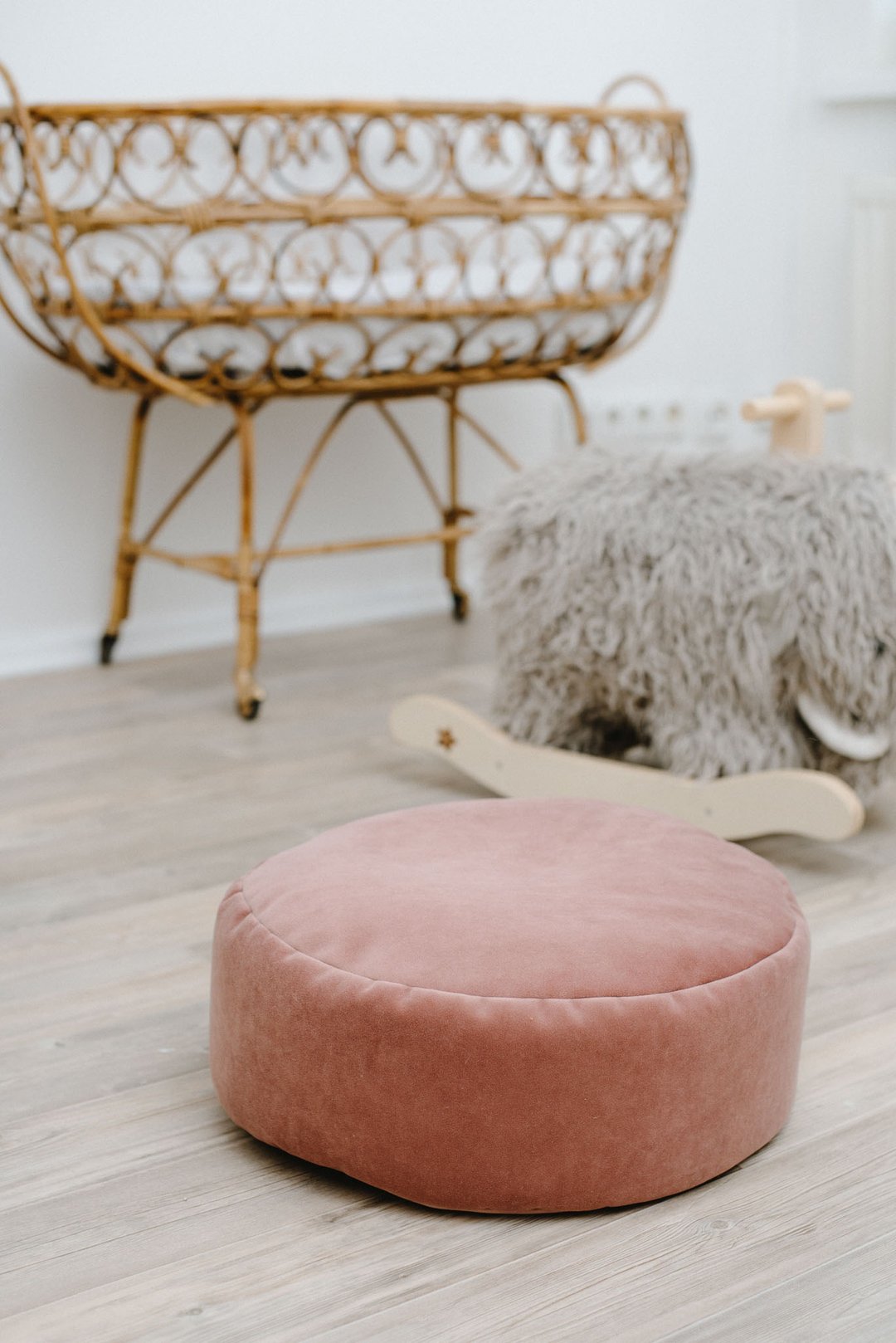 Dusty rose small velvet round bean bag chair - toddler nursery floor cushion - 椅子/沙发 - 其他材质 粉红色