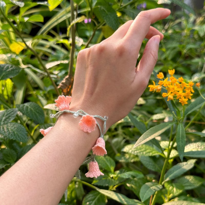 Lily of the valley crochet bracelet PEACH - 手链/手环 - 绣线 白色