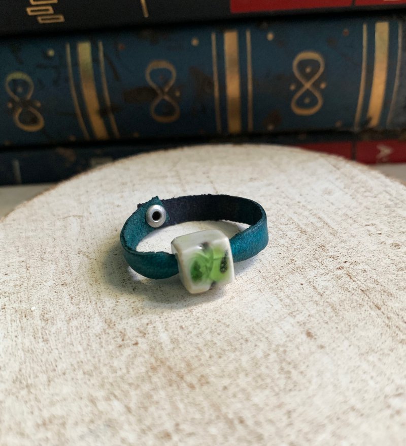 戒指 日本白瓷 自然釉色 无限看不腻色调 真皮革 设计等级 - 戒指 - 瓷 