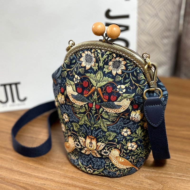 【草莓小偷系列】现货/口金包/水桶包/William Morris/威廉莫里斯 - 侧背包/斜挎包 - 棉．麻 蓝色