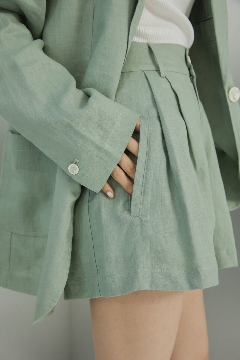 【品牌原创】Raya 高级亚麻 轻薄西装短裤 绝美草绿 - 女装短裤 - 棉．麻 绿色