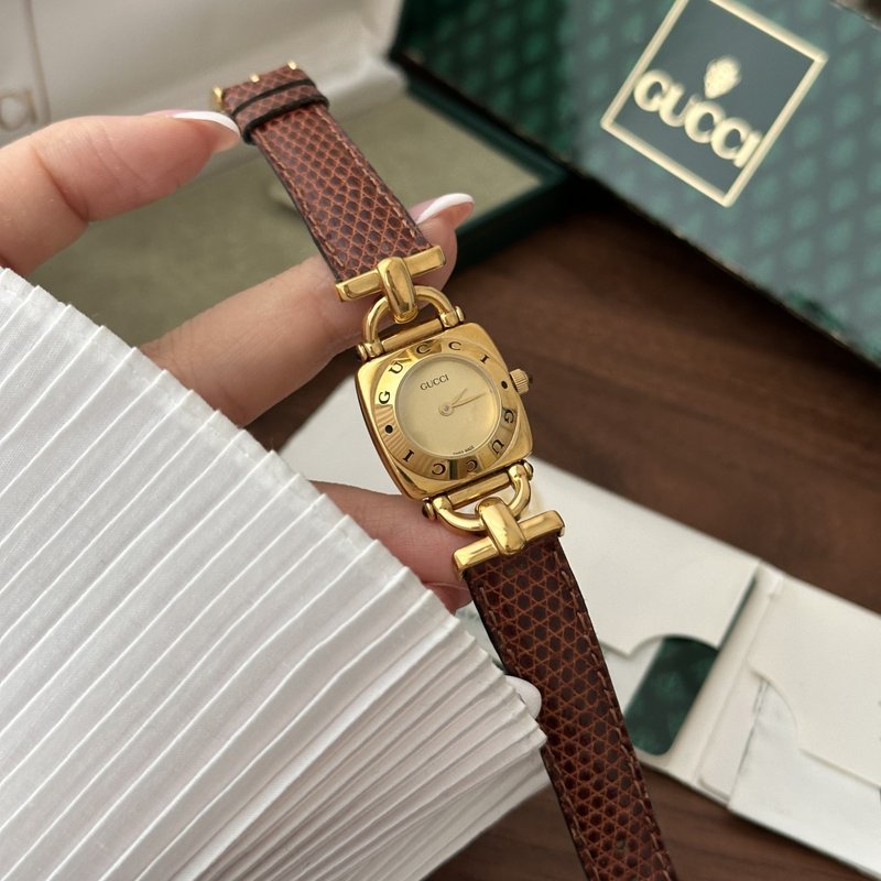 GUCCI 古驰 金色表盘 GP 电镀金 6300L 皮革表带 石英腕表 - 女表 - 其他金属 咖啡色