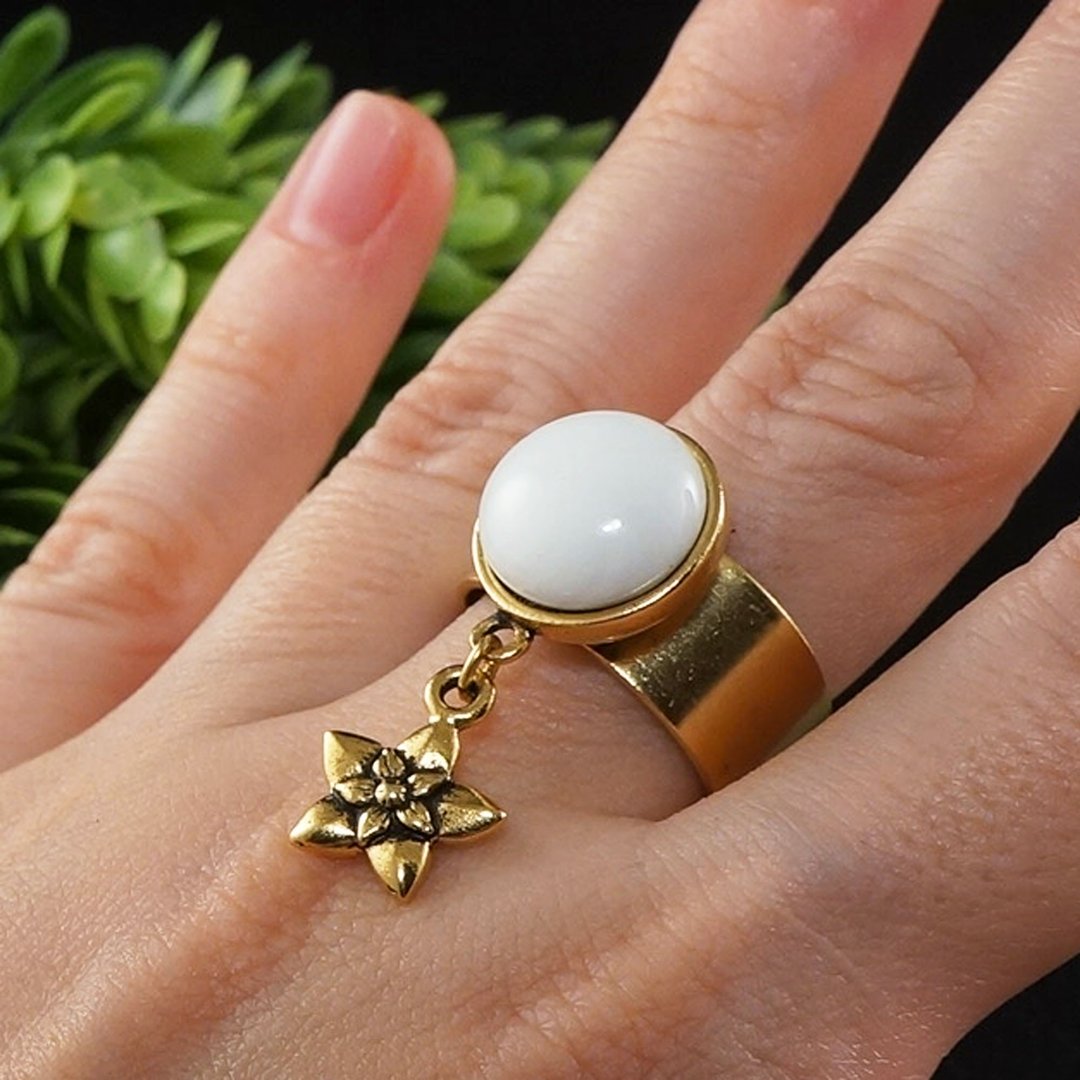 Gold Jasmine Flower Floral White Glass Adjustable Charm Ring Woman Jewelry Gift - 戒指 - 玻璃 白色