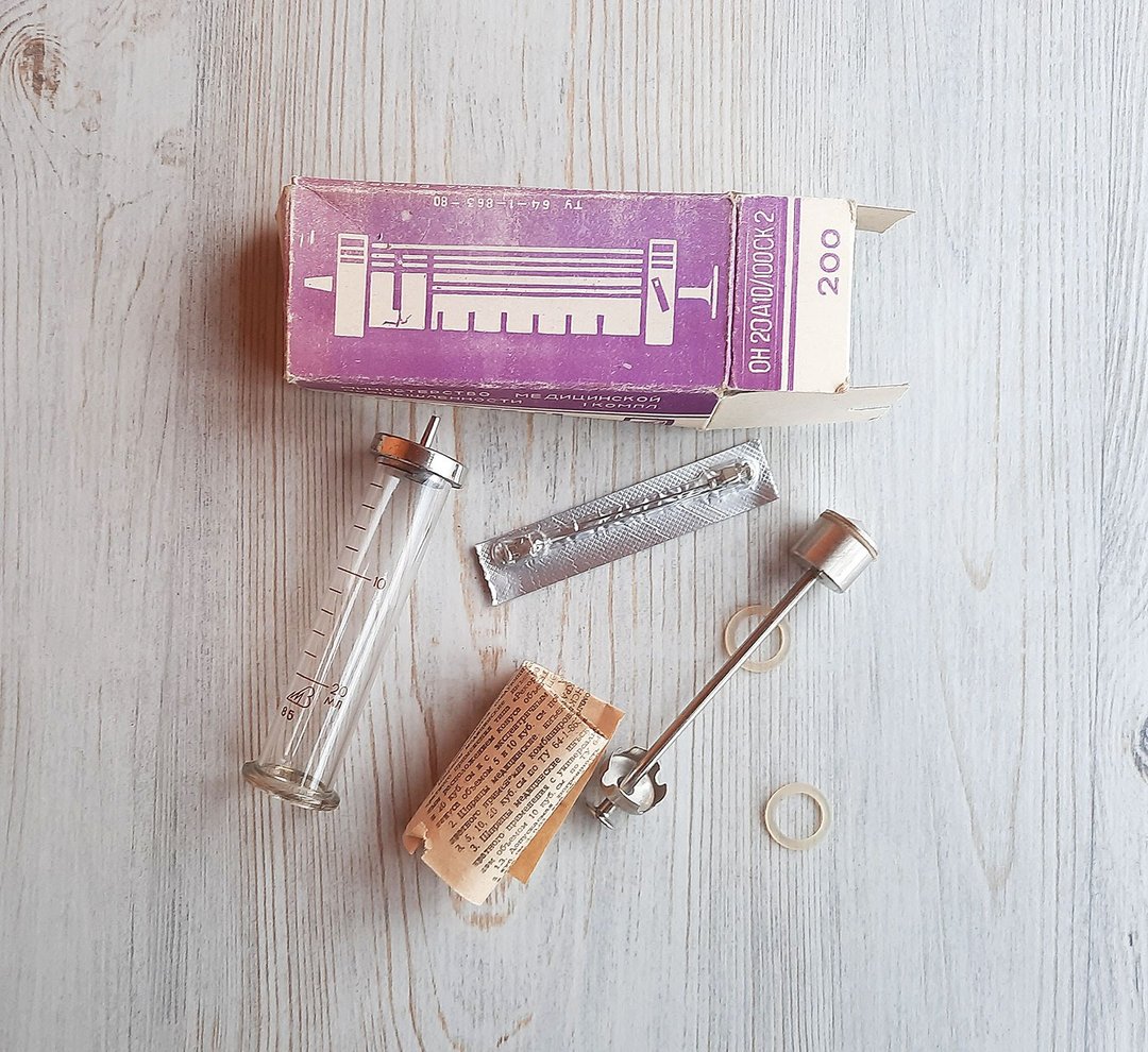 Medical glass syringe 20 ml vintage - Soviet injector needle made in 1985 - 其他 - 玻璃 