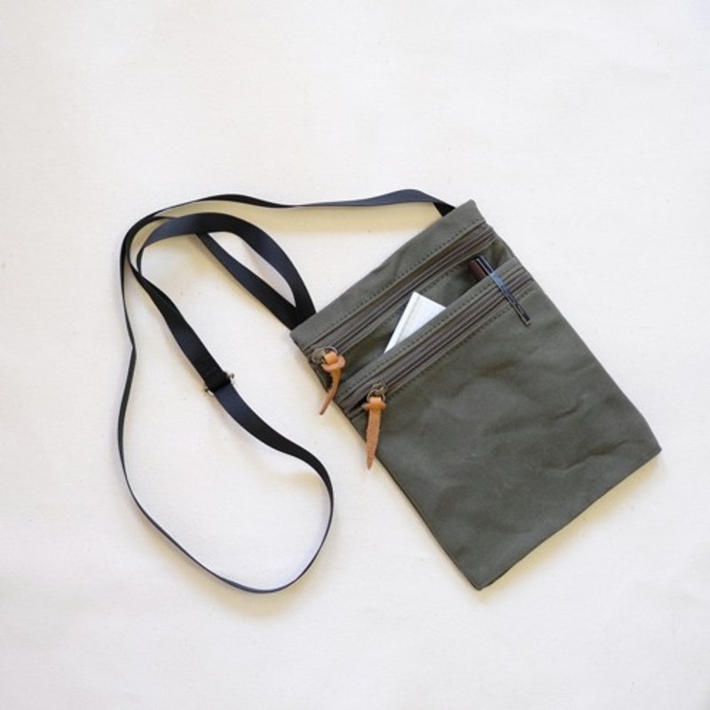 石蠟帆布袋  黑色卡其色 - 侧背包/斜挎包 - 棉．麻 咖啡色