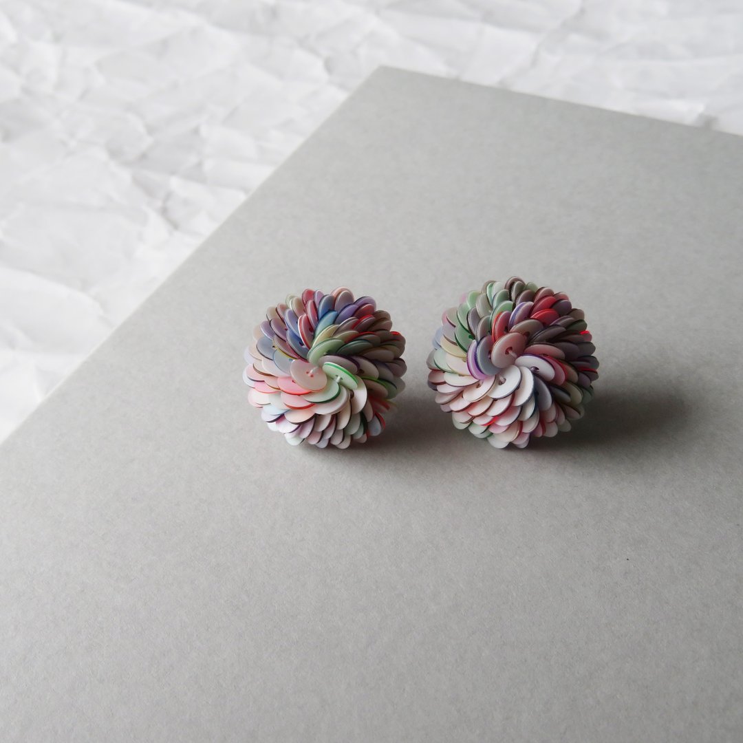 Layer sequin pierced Clip-On white - 耳环/耳夹 - 其他材质 白色